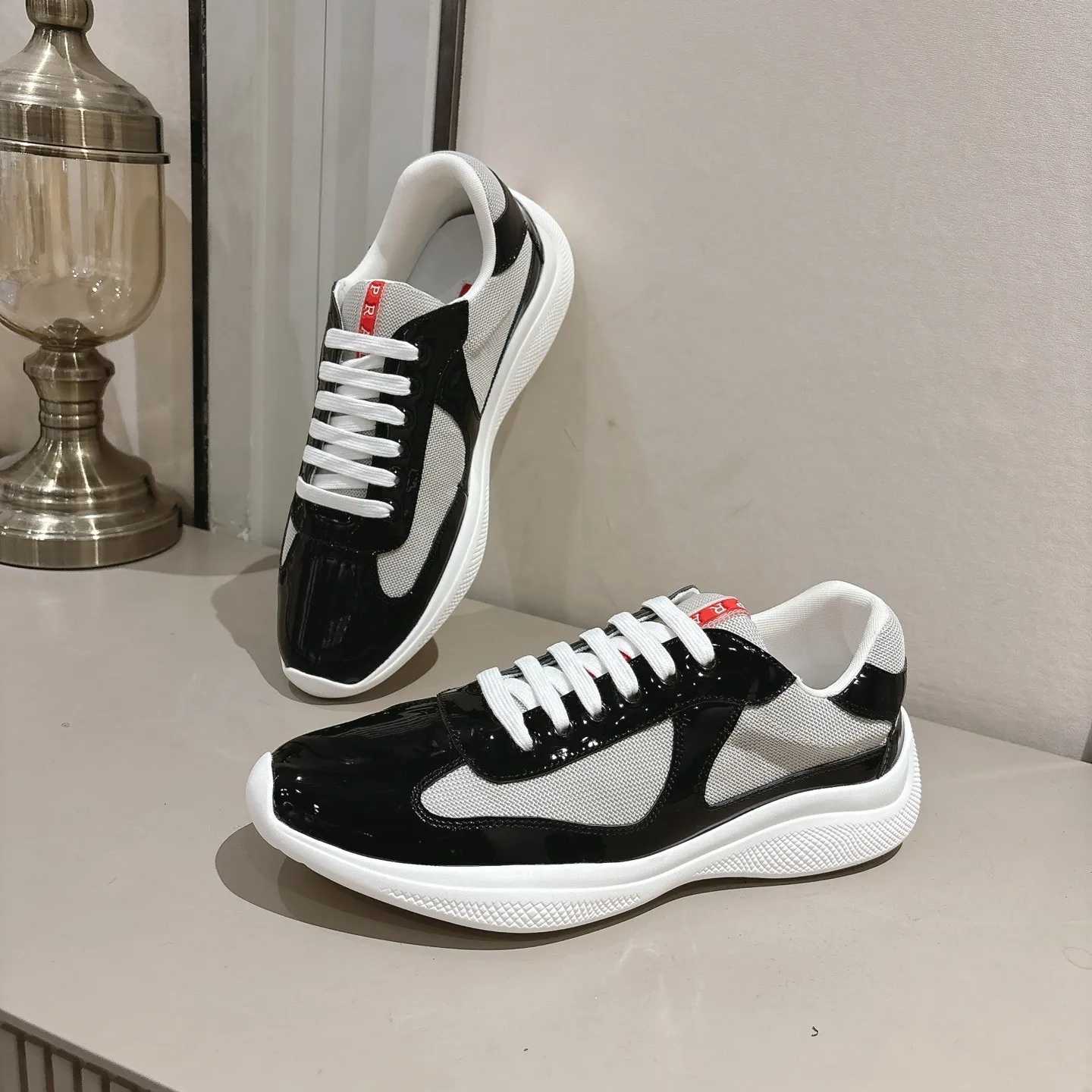 Factory direct sales p520🐘🐘Women's shoes, women's clothing (top version) Prada casual sports shoes, fashionable thick-soled casual loafers, unique taste, loved by everyone and easy to control, popular every year. There is also a versatile classic shoe last, enough to conquer you, wear it, increase the height and leisure, simple and handsome on the feet. The fabric is imported patent leather, the inner foot pad is breathable mesh, soft and delicate, the foot feels comfortable, ip Foam mold anti-slip lightweight outsole